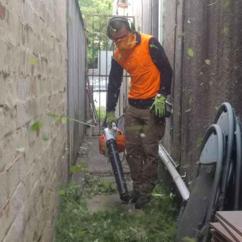 Best Leaf Blowers in Australia (2026): Honest Reviews for Tradies and Homeowners